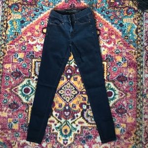 High waisted American Eagle dark wash jegging